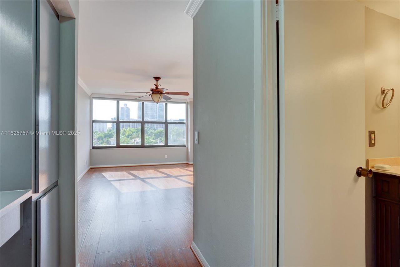 2500 Parkview Dr, Unit 405, Hallandale Beach, FL 33009 Photo