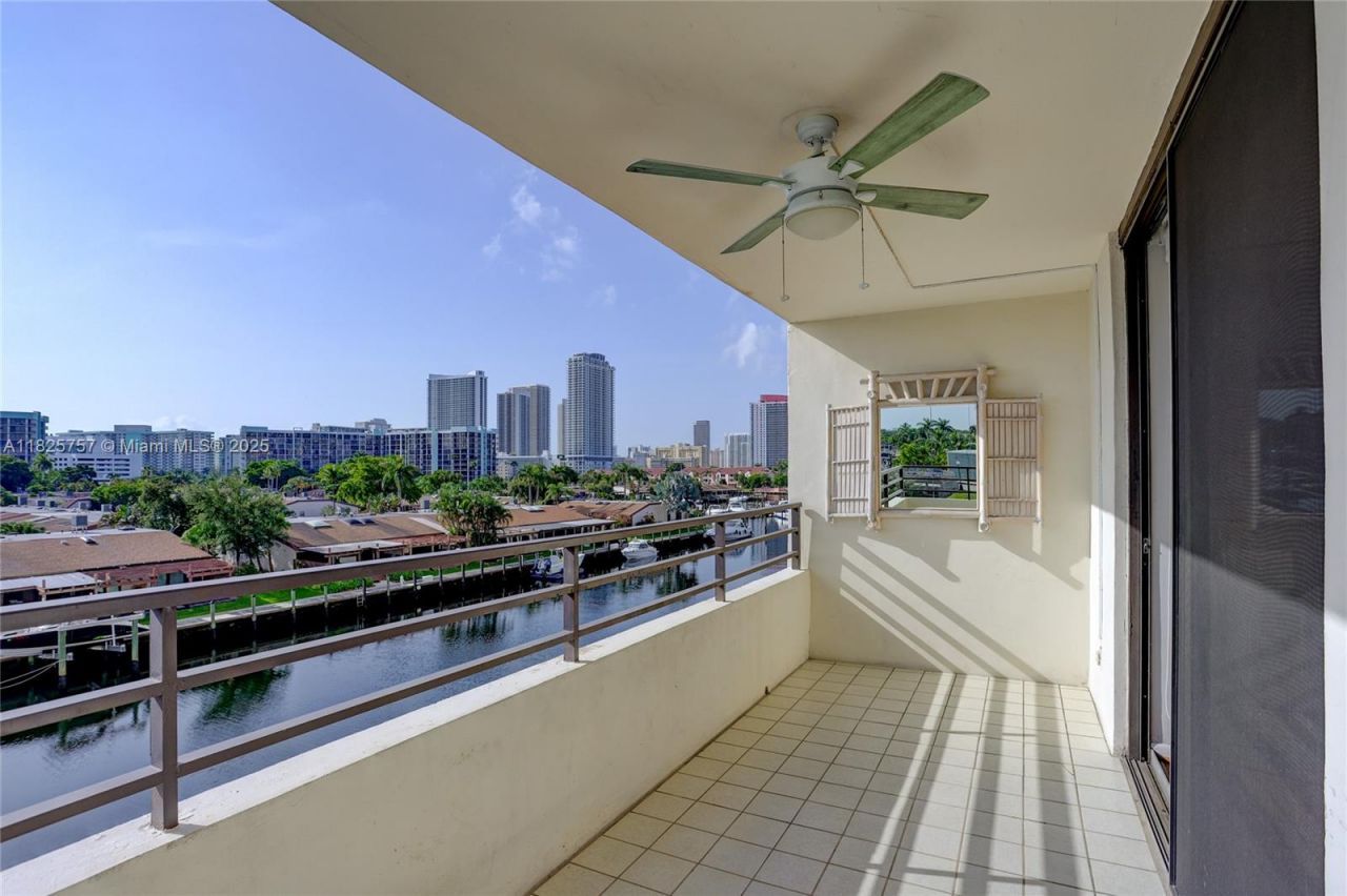 2500 Parkview Dr, Unit 405, Hallandale Beach, FL 33009 Photo