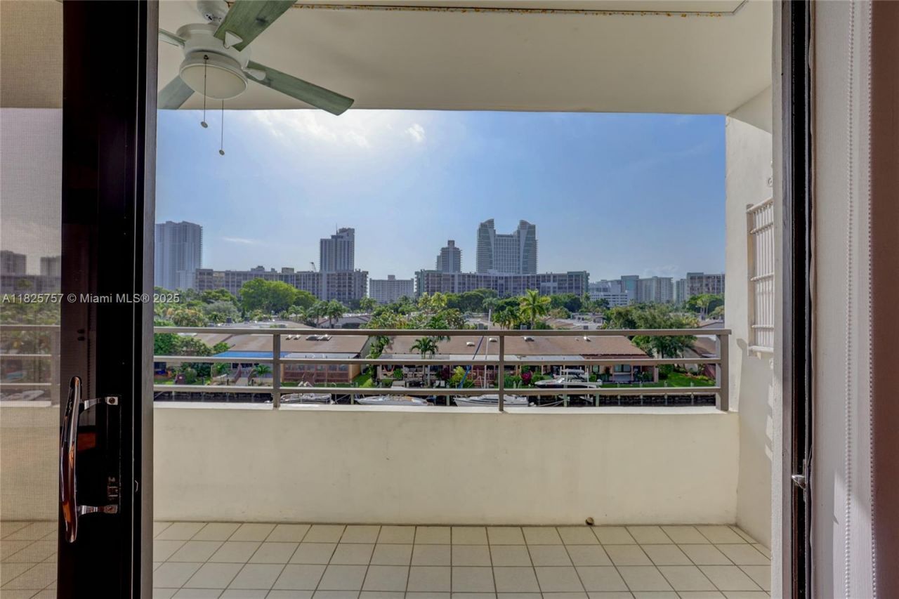 2500 Parkview Dr, Unit 405, Hallandale Beach, FL 33009 Photo