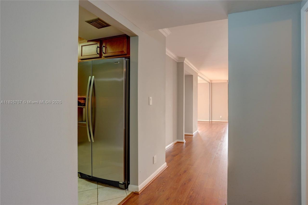 2500 Parkview Dr, Unit 405, Hallandale Beach, FL 33009 Photo