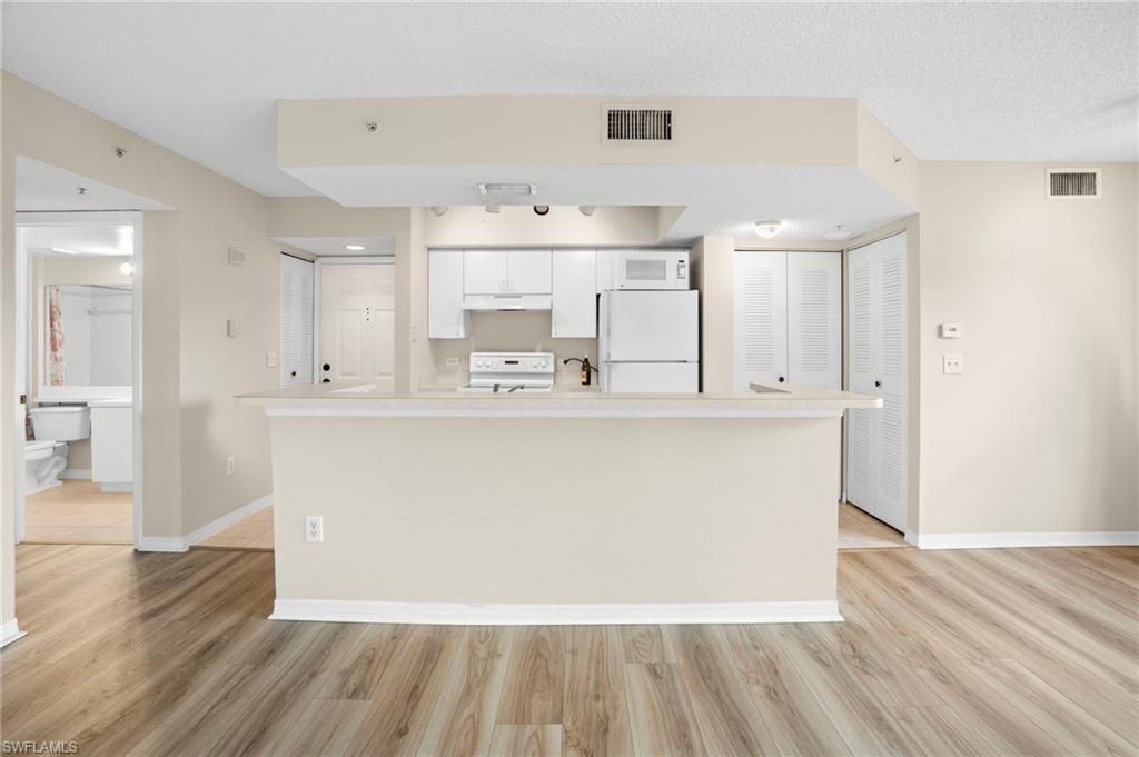 8851 Colonnades Ct W, Unit 128, Bonita Springs, FL 34135 Photo