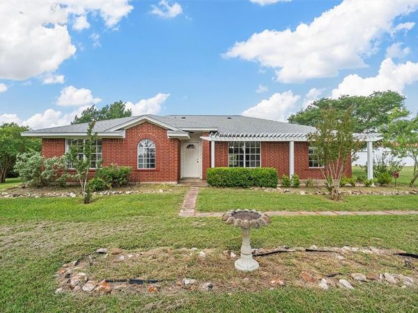 689 LCR 662, Kosse, TX 76653