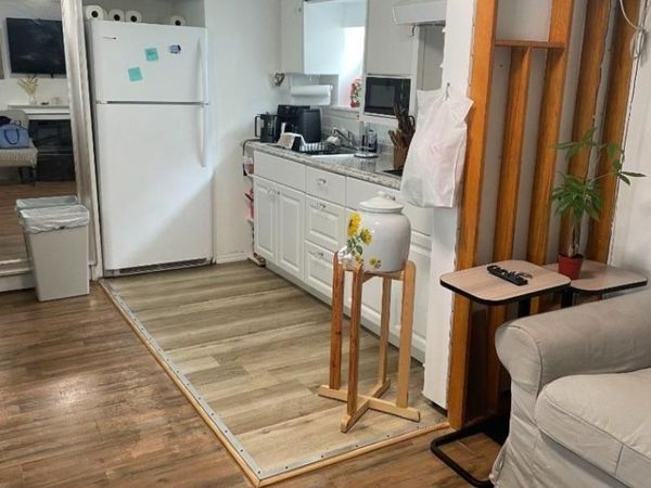 16 Sale St, Moonachie, NJ 07074