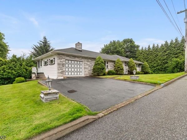 35 Hillside Ave, Netcong, NJ 07857