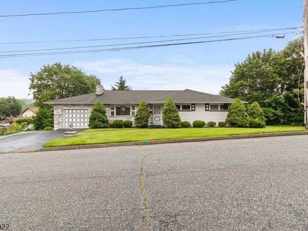 35 Hillside Ave, Netcong, NJ 07857