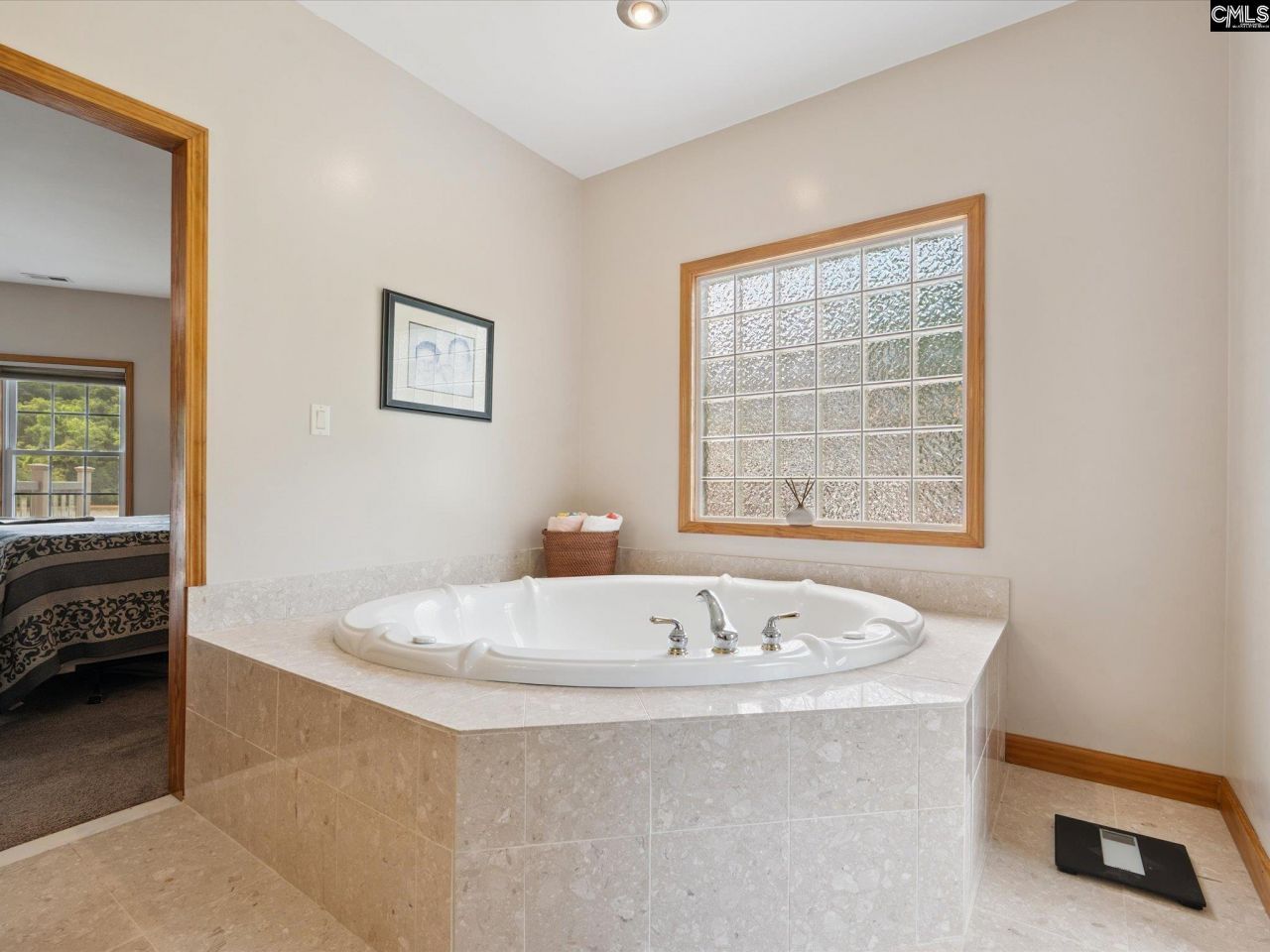 887 Living Waters Photo 17