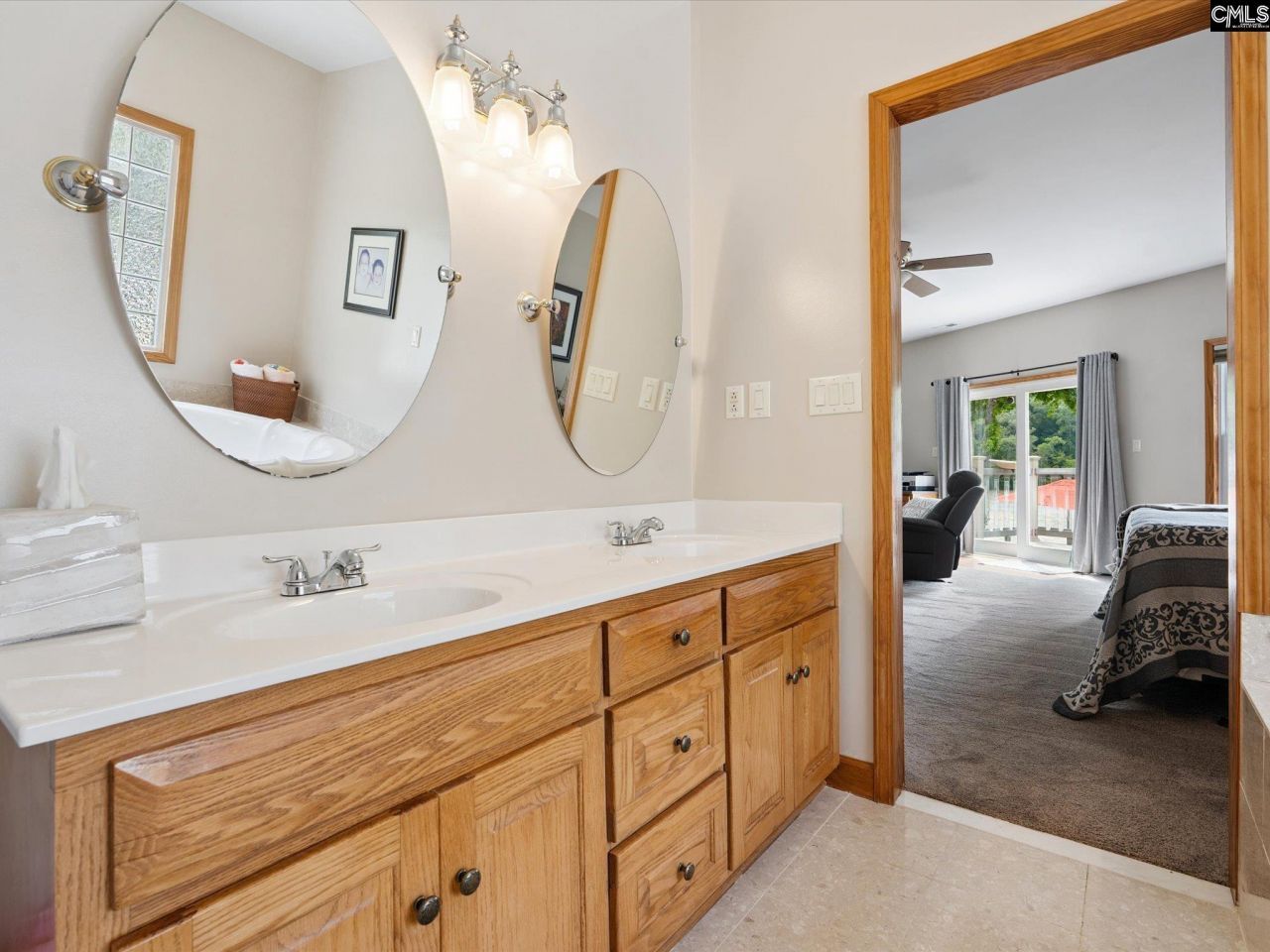 887 Living Waters Photo 19