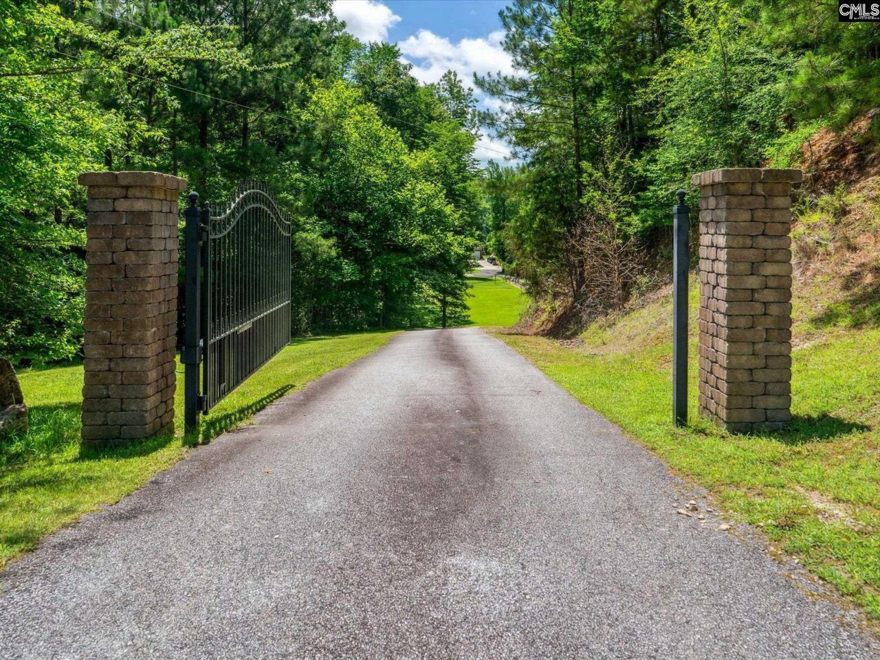 887 Living Waters Photo 40