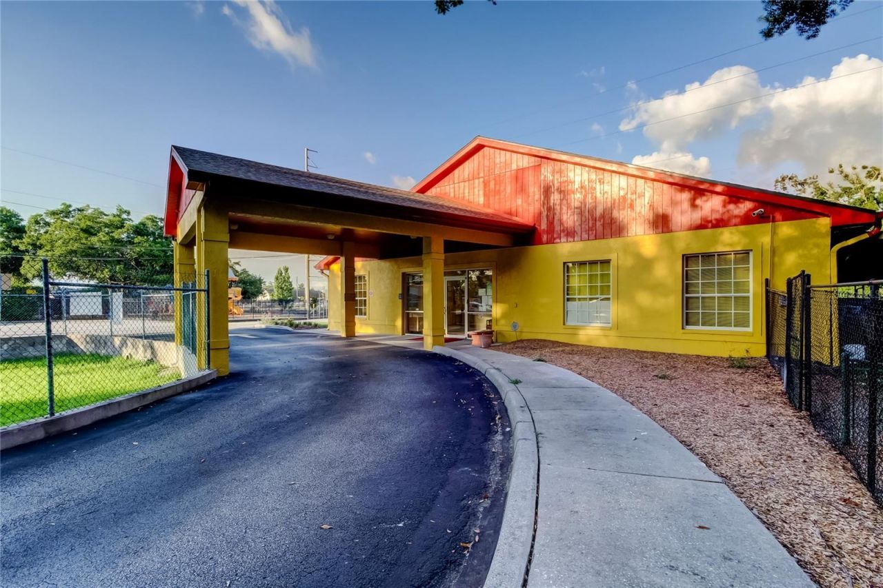 8816 W Robson St, Tampa, FL 33615 Photo