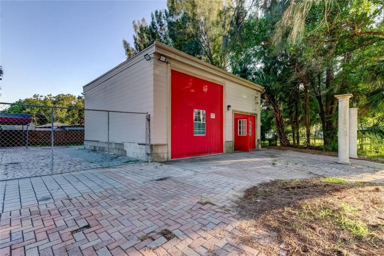 8816 W Robson St, Tampa, FL 33615 Photo