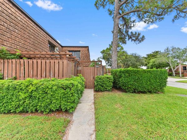 2423 24th Lane, Greenacres, FL 33463