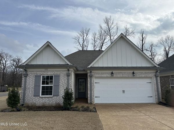 351 Country Garden Drive, Southaven, MS 38671