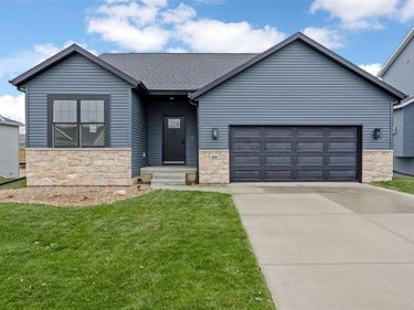 614 Grey Slate Drive SW, Cedar Rapids, IA 52404