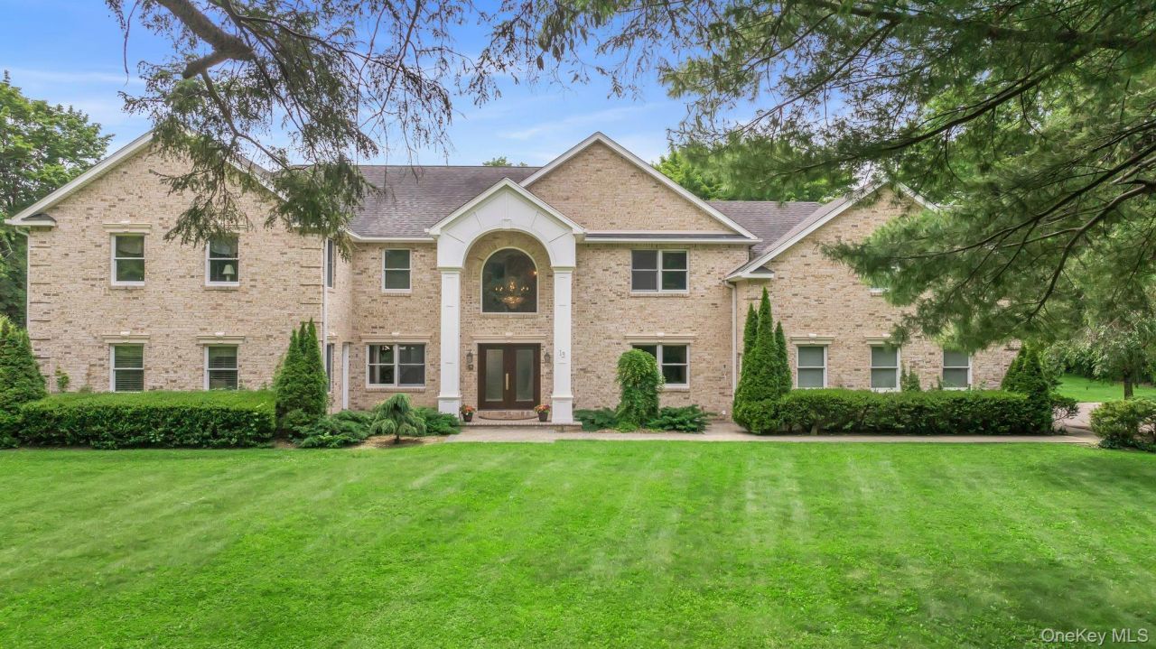 13 Locust Lane, Upper Brookville, NY 11545 Main Photo