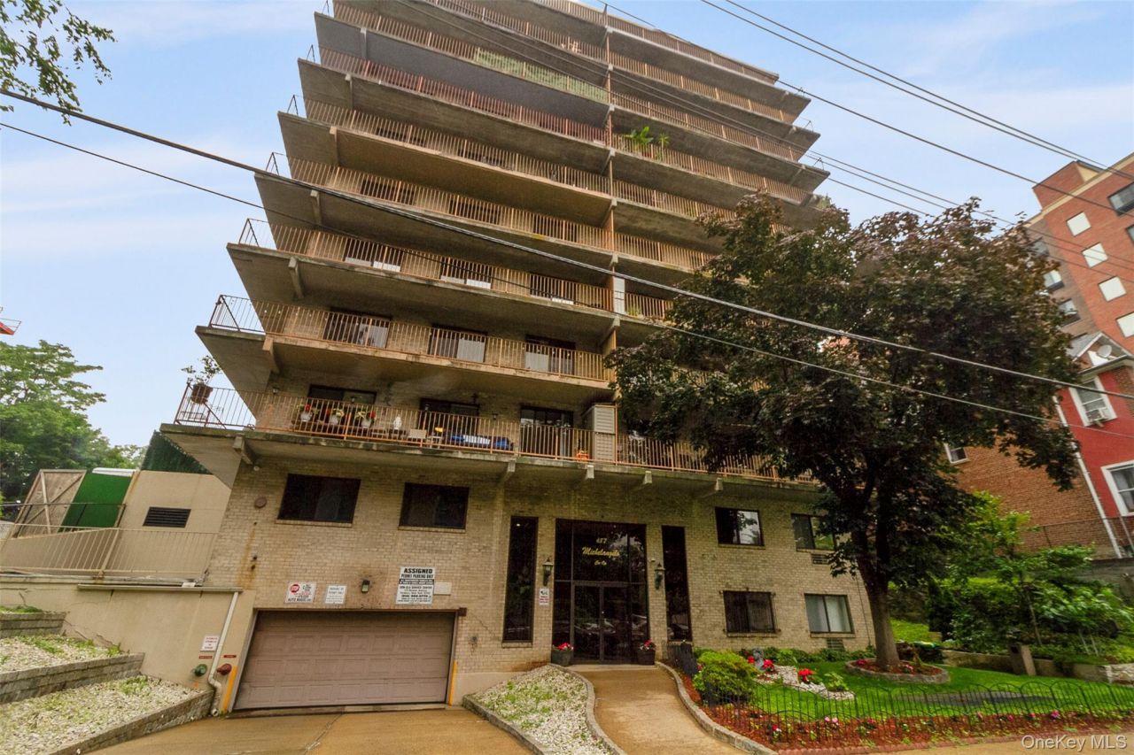 687 Bronx River Road, Unit 2A, Yonkers, NY 10704 Main Photo