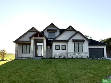 16651 S 226th Plaza, Gretna, NE 68028