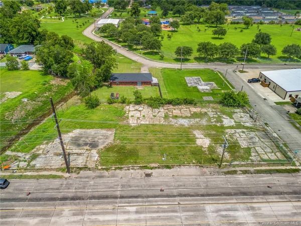 2101 Gerstner Memorial Drive, Lake Charles, LA 70601