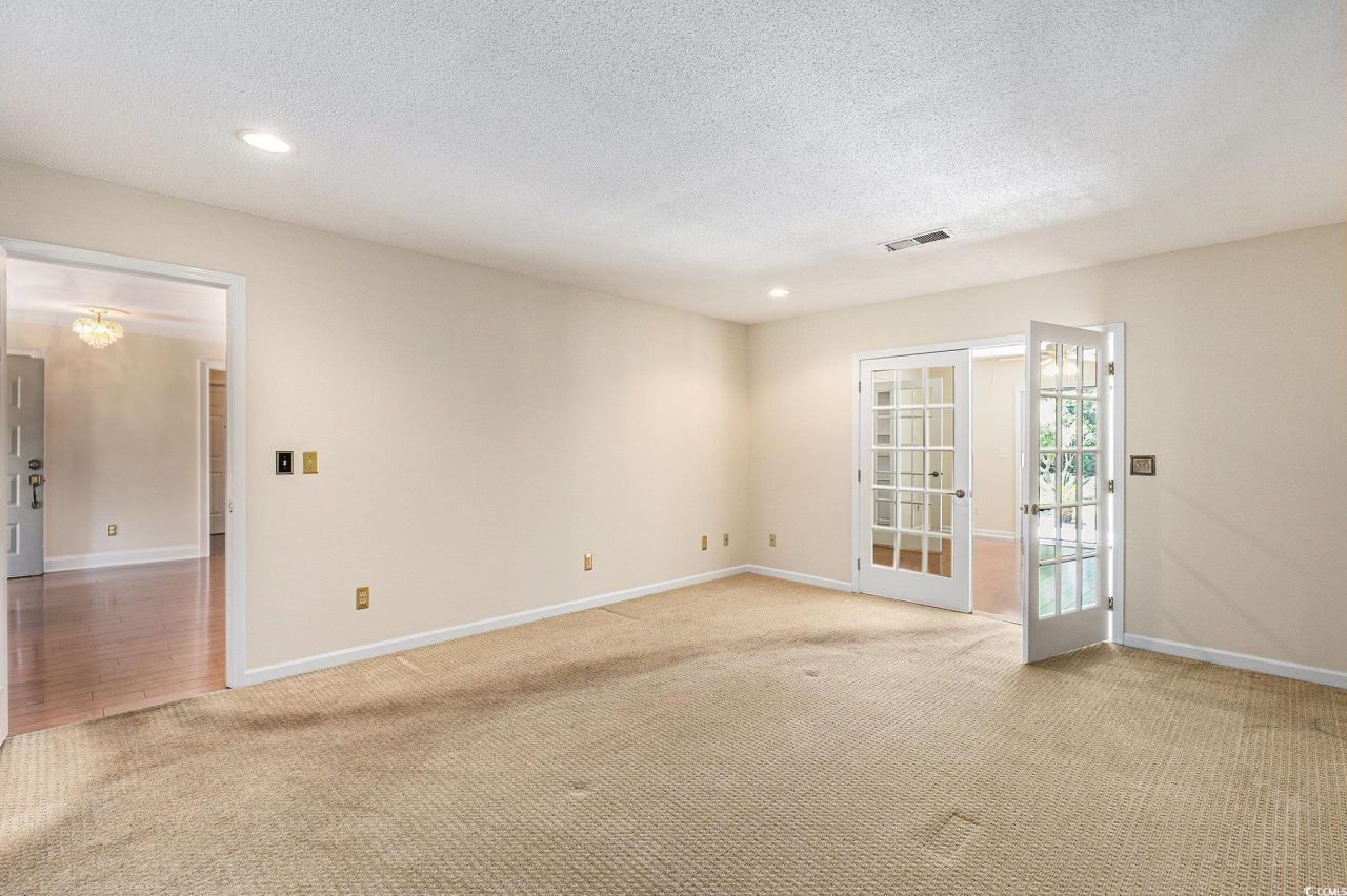 137 Hickory Dr. Photo 22