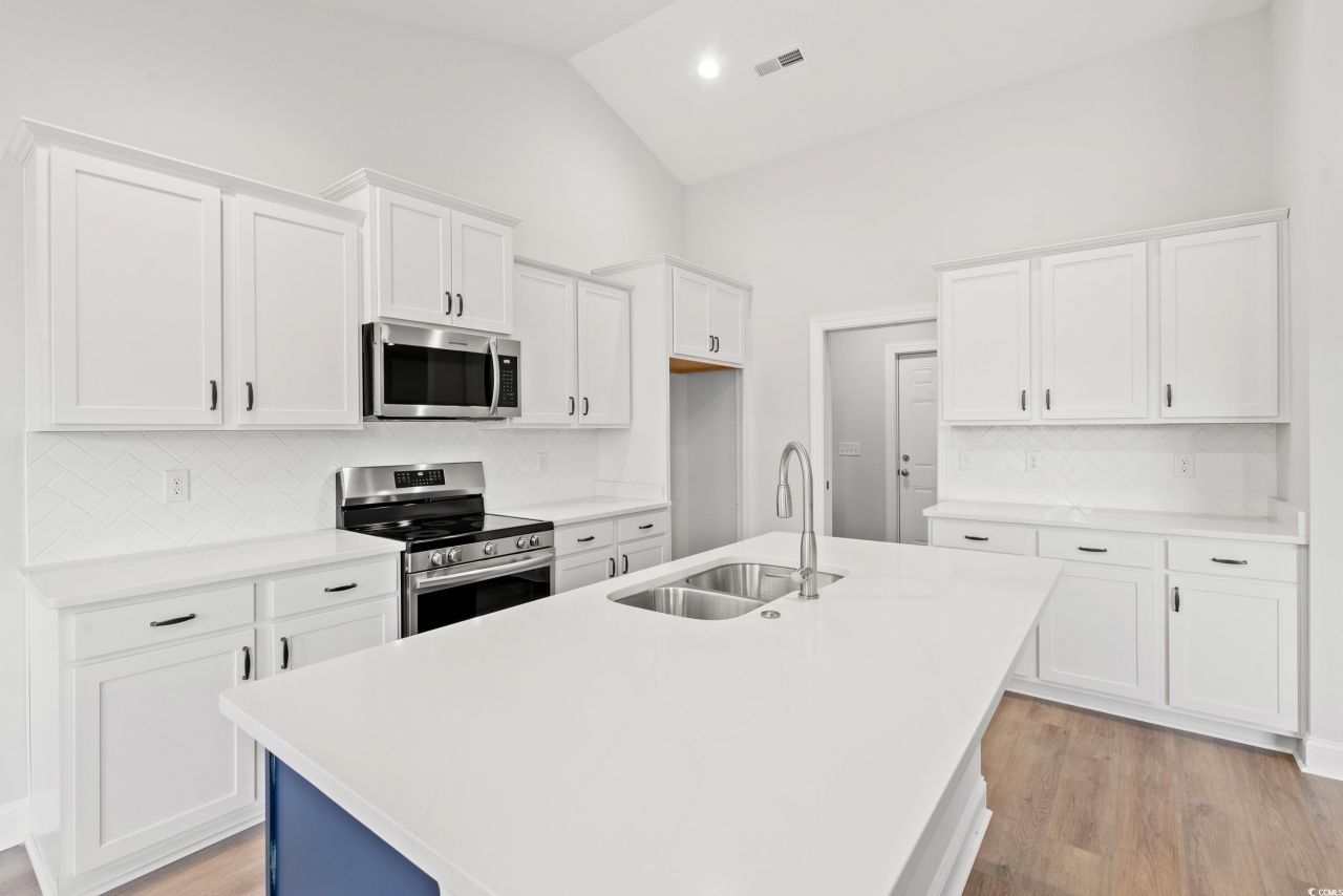 5009 Shore Breeze Dr. Photo 8