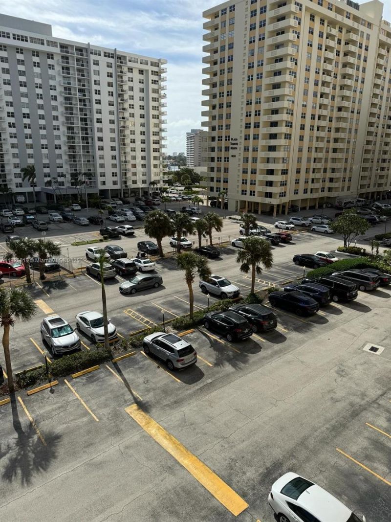 1825 S Ocean Dr, Unit 514, Hallandale Beach, FL 33009 Photo