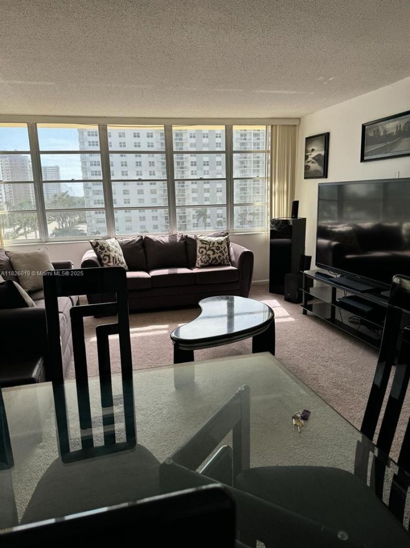 1825 S Ocean Dr, Unit 514, Hallandale Beach, FL 33009 Photo