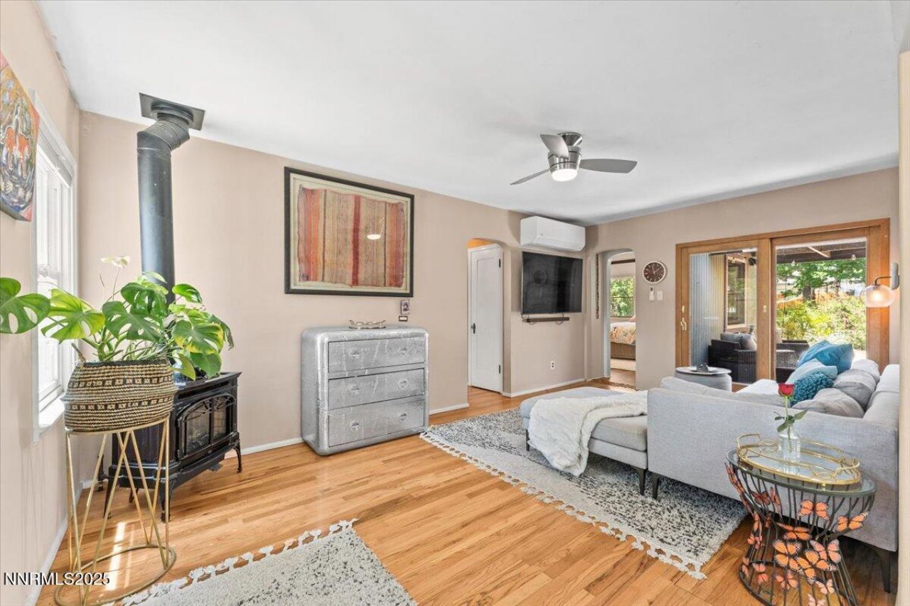 661 Thoma Street, Reno, NV 89502 Photo