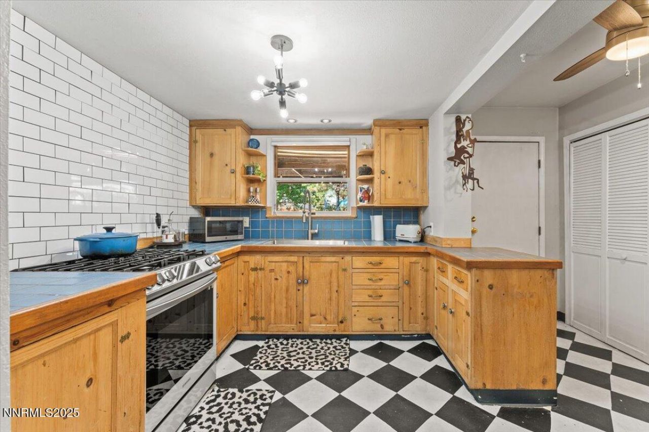 661 Thoma Street, Reno, NV 89502 Photo