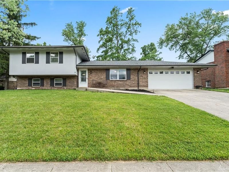 416 Bent Twig Drive, Vandalia, OH 45377 Photo 1