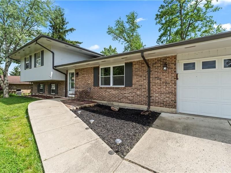 416 Bent Twig Drive, Vandalia, OH 45377 Photo 2