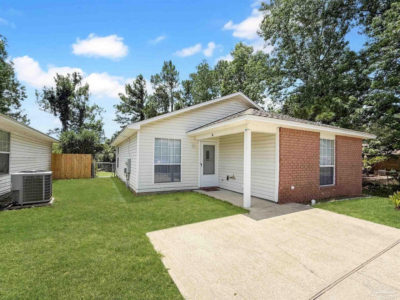 8943 Forest Oak Dr, Pensacola, FL 32506 Main Photo