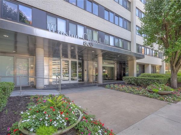 803 W 48th Street, Unit 404, Kansas City, MO 64112