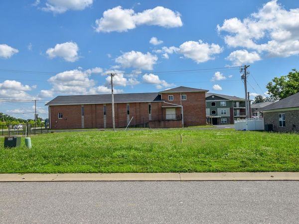 8523 Pebble Creek Drive, Newburgh, IN 47630