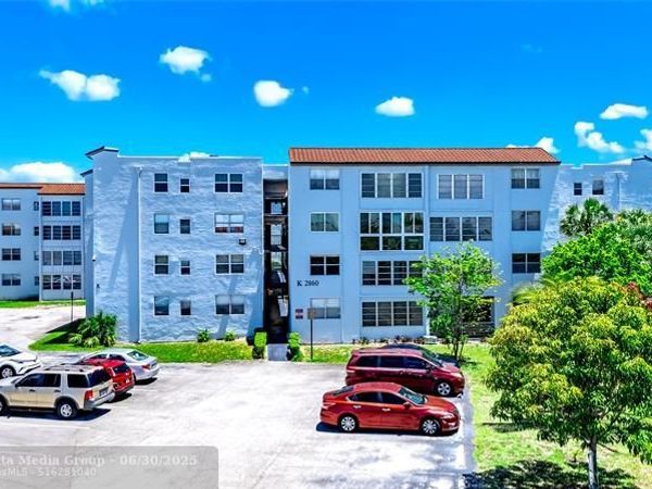 2860 Somerset Dr, Unit 404K, Lauderdale Lakes, FL 33311