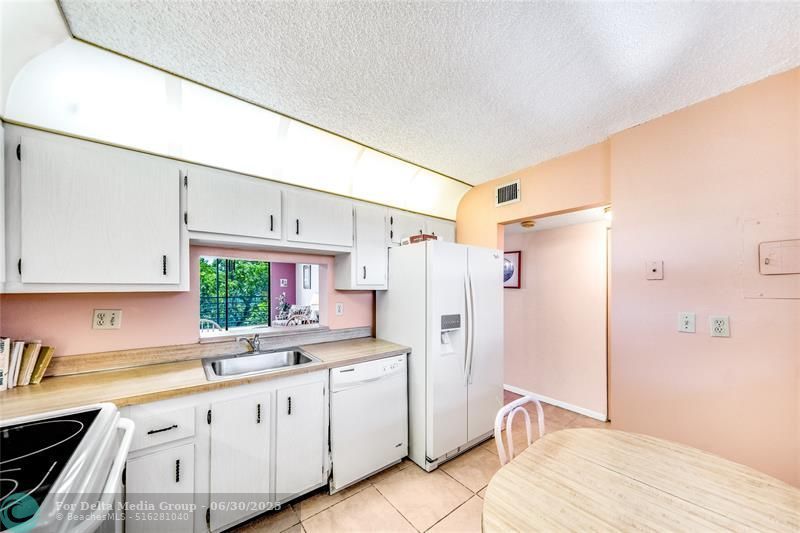 2860 Somerset Drive, Unit 404K, Lauderdale Lakes, FL 33311 Photo