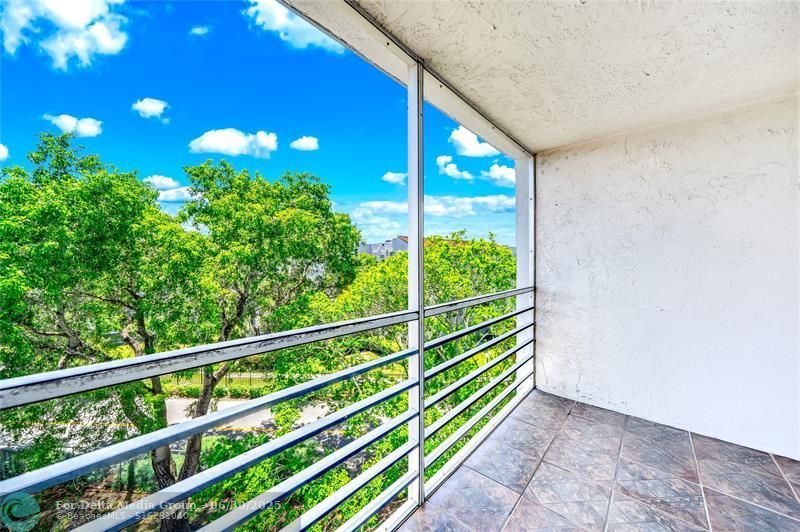 2860 Somerset Drive, Unit 404K, Lauderdale Lakes, FL 33311 Photo