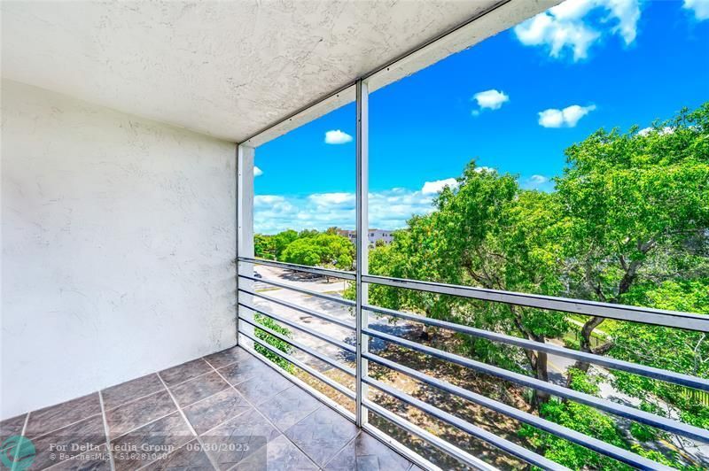 2860 Somerset Drive, Unit 404K, Lauderdale Lakes, FL 33311 Photo