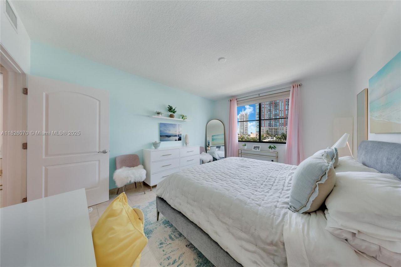 110 Washington Ave, Unit 1611, Miami Beach, FL 33139 Photo