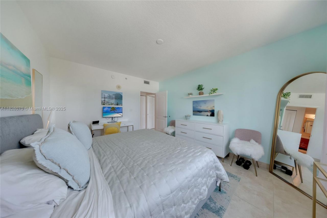 110 Washington Ave, Unit 1611, Miami Beach, FL 33139 Photo