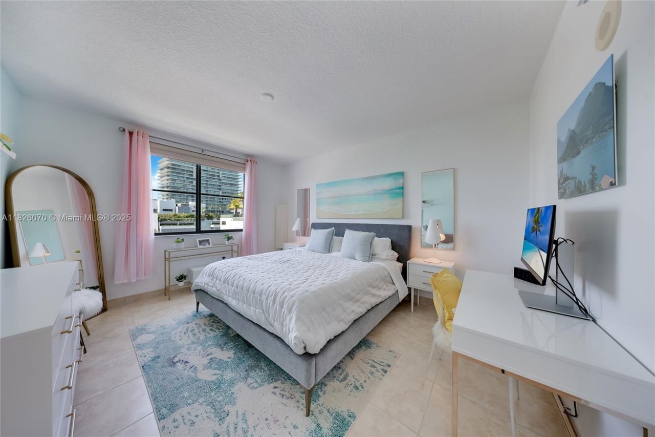 110 Washington Ave, Unit 1611, Miami Beach, FL 33139 Photo