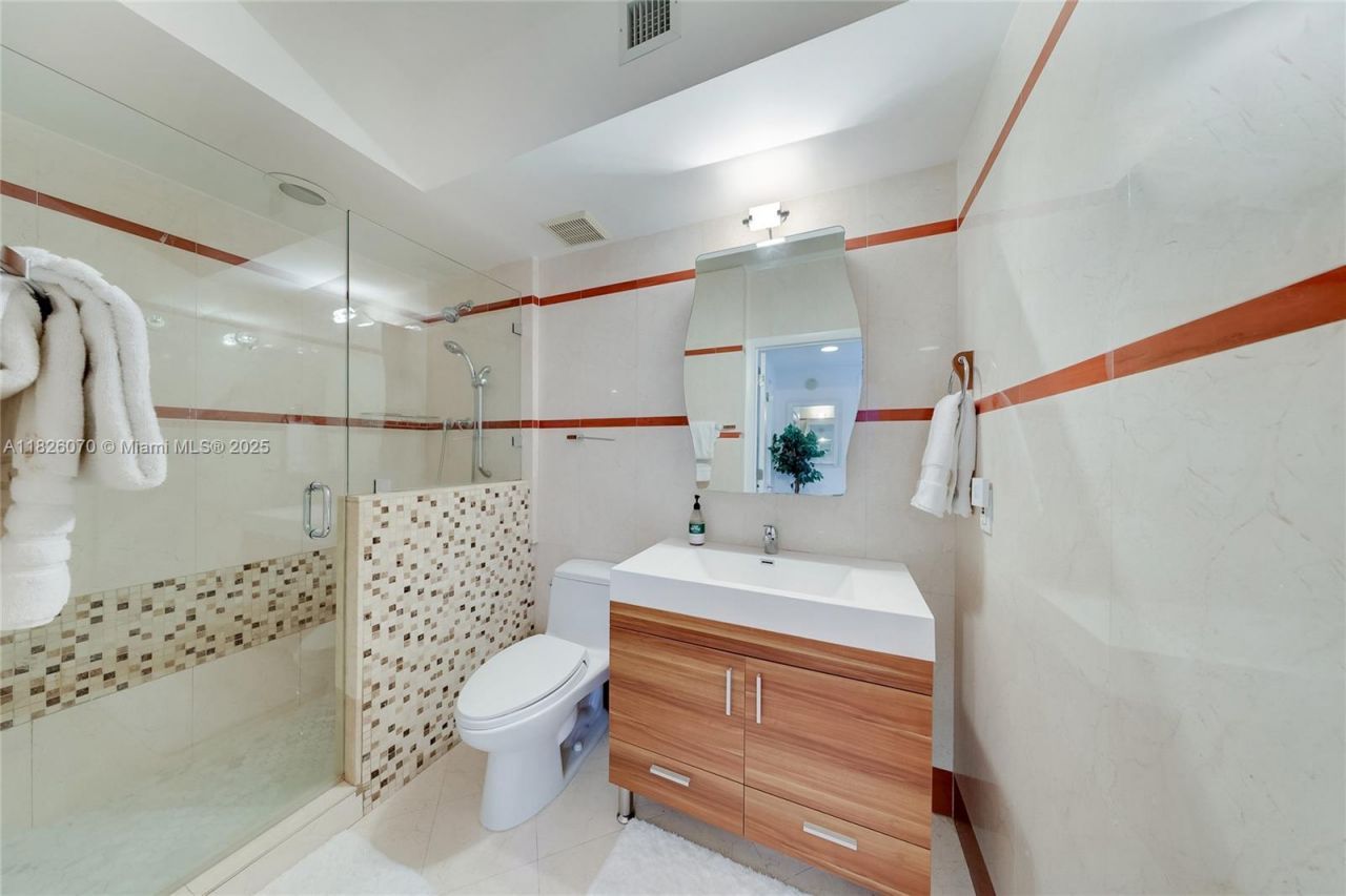 110 Washington Ave, Unit 1611, Miami Beach, FL 33139 Photo