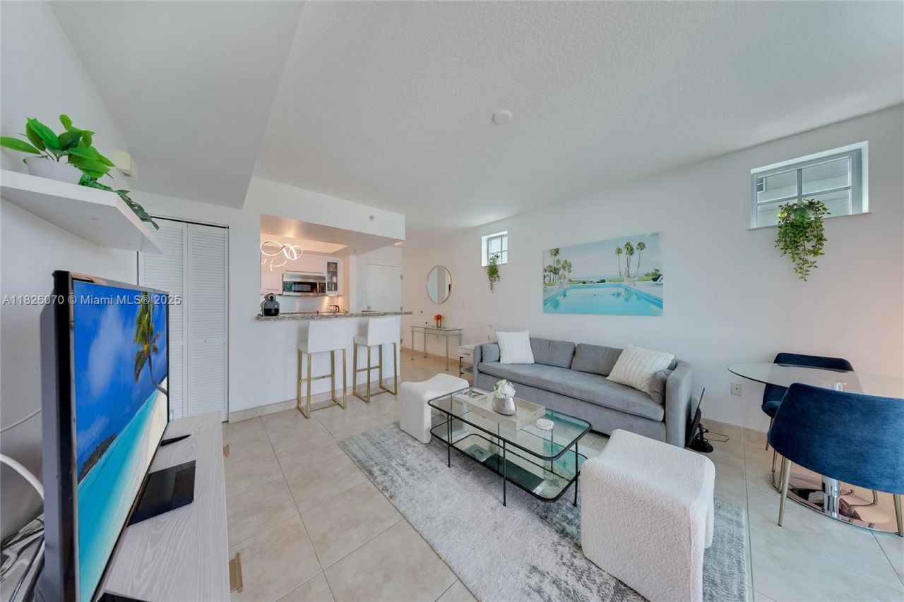 110 Washington Ave, Unit 1611, Miami Beach, FL 33139 Photo