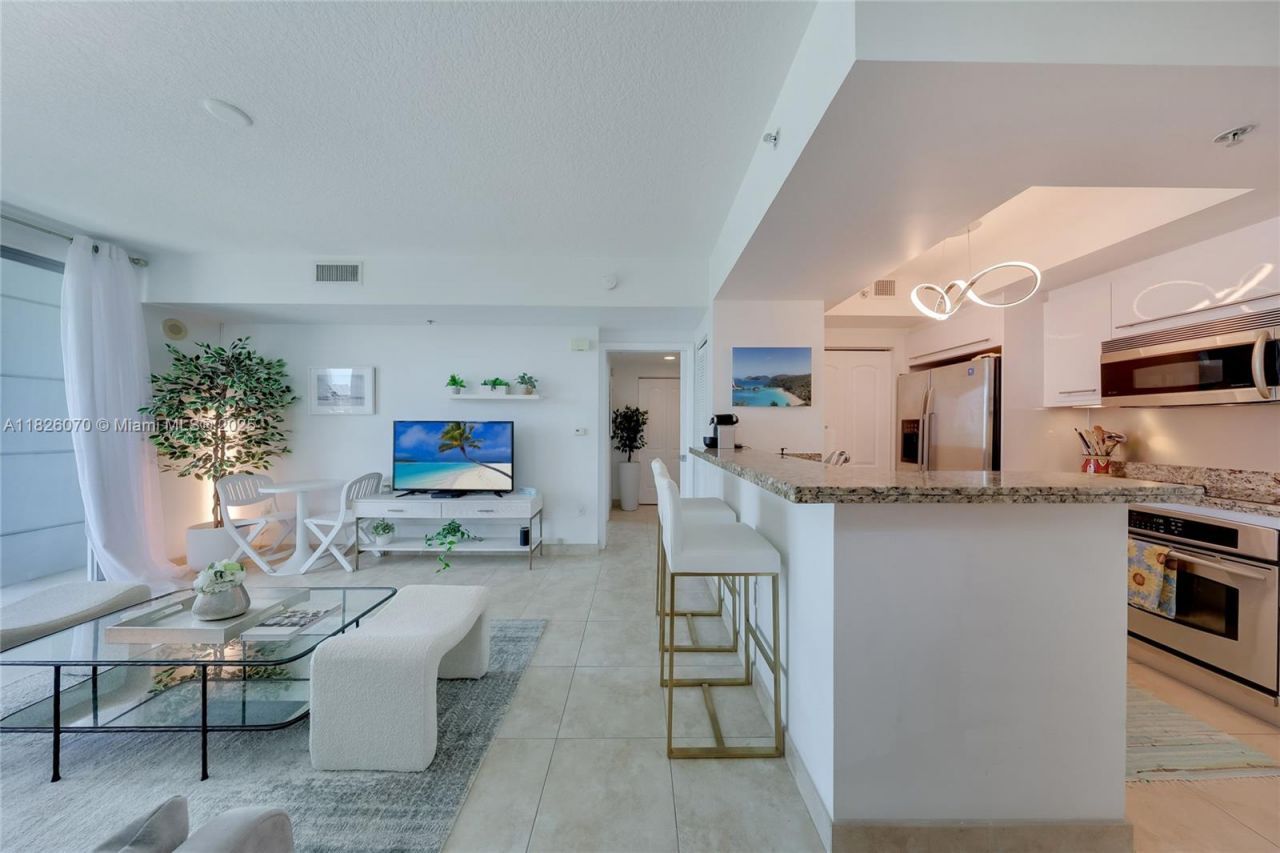 110 Washington Ave, Unit 1611, Miami Beach, FL 33139 Photo