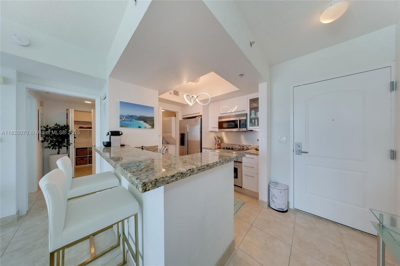 110 Washington Ave, Unit 1611, Miami Beach, FL 33139 Photo