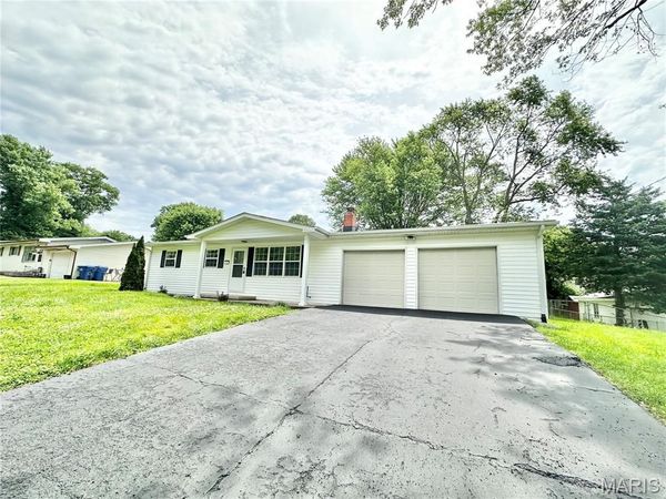 4 Fairview Drive, St Charles, MO 63303