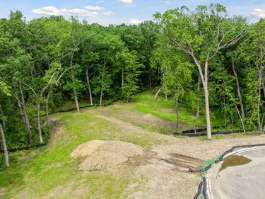 12806 Woodhaven Place, Minnetonka, MN 55305