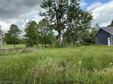 28 Eldon Court, Columbiana, OH 44408