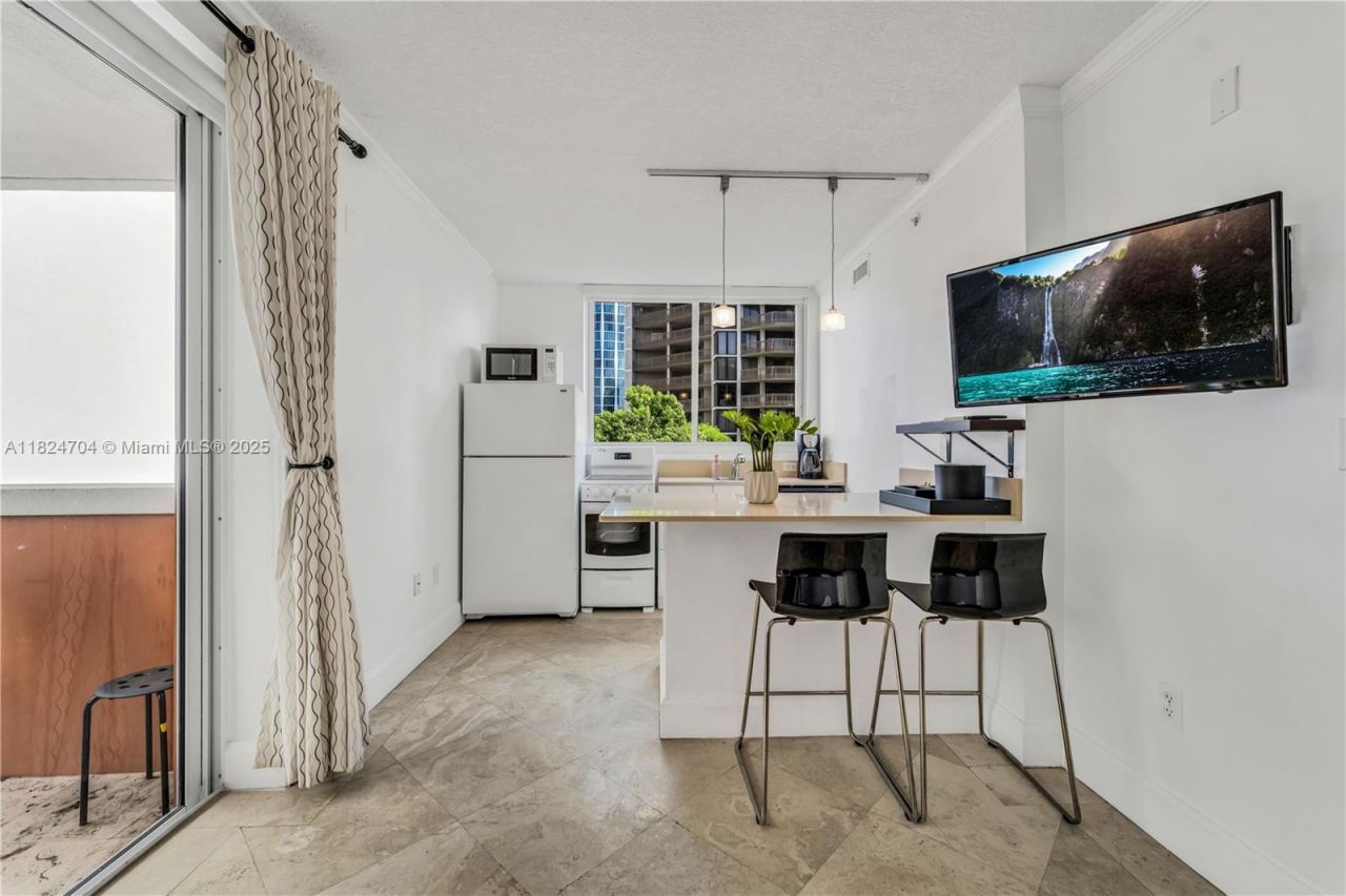 2951 S Bayshore Dr, Unit 717, Miami, FL 33133 Photo