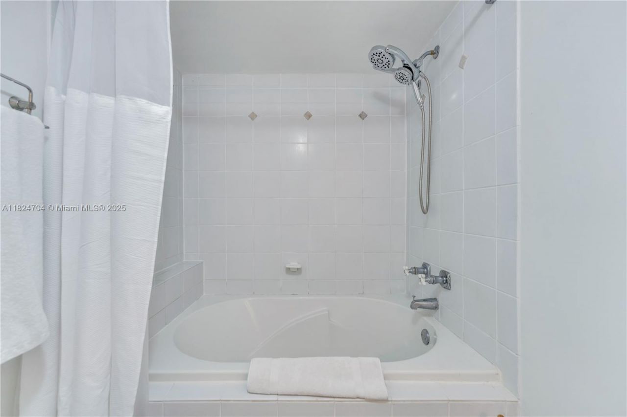 2951 S Bayshore Dr, Unit 717, Miami, FL 33133 Photo