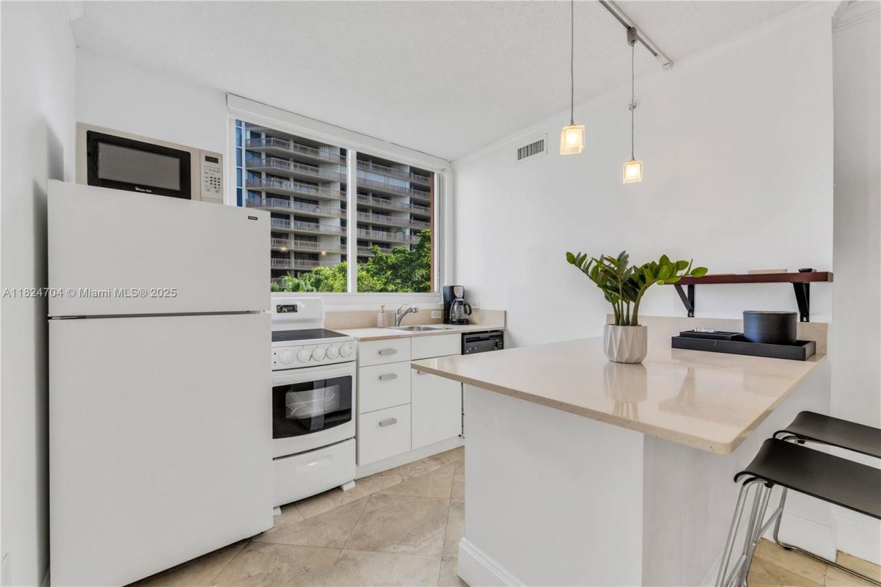 2951 S Bayshore Dr, Unit 717, Miami, FL 33133 Photo