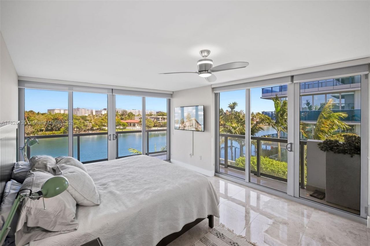 9261 E Bay Harbor Dr, Unit 404, Bay Harbor Islands, FL 33154 Photo